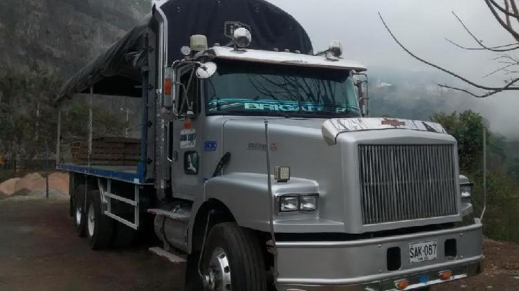 Transporte en Camión Dobletroque de 15 ton en (en blanco), Comarca Emberá, Panamá